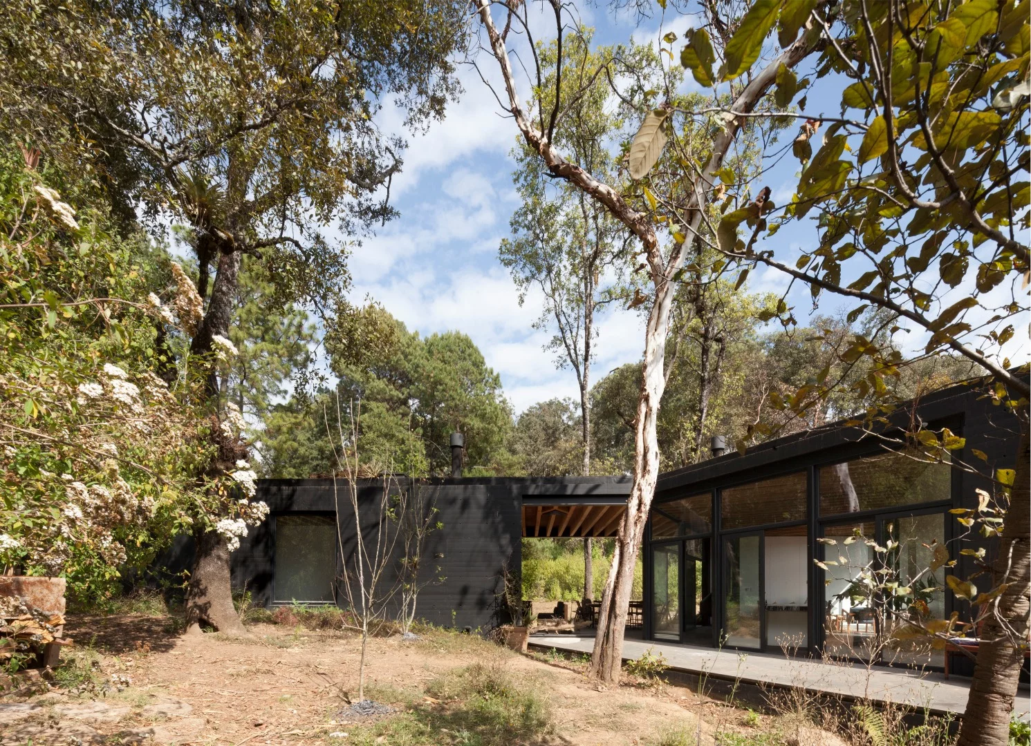 Ceramic is also used throughout the ceiling of the Casa de la Roca, as an important structural component to consolidate the timber beams