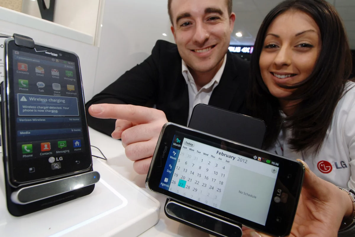 LG's new WPD-800 wireless charger positions the recharging device upright