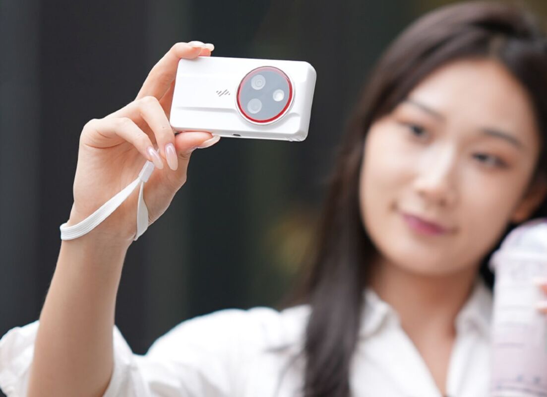 Pint-sized 4K touch camera puts a trio of lenses in your pocket