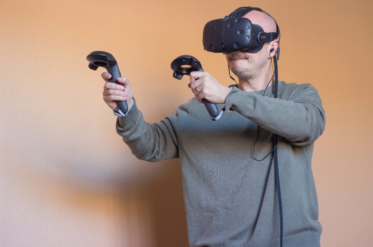 Oculus' motion controllers don't launch until later this year, but the Vive's motion controllers arrive along with the headset