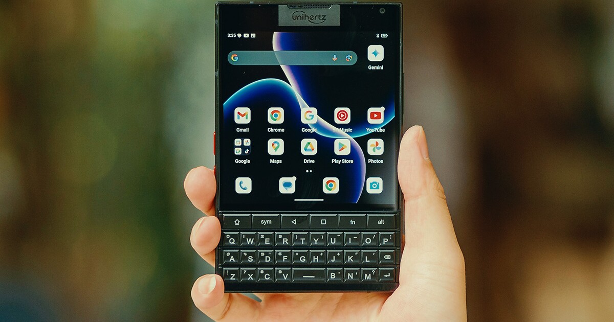 Unihertz Titan 2 revives BlackBerry style with Android 15 Unihertz Titan 2 revives BlackBerry style with Android 15