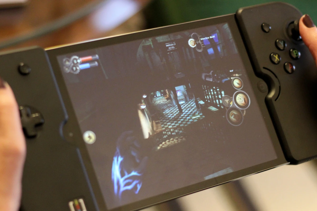 Wikipad's Gamevice turns the iPad and iPad mini into the powerful gaming machines that we always knew they could be (Photo: Will Shanklin/Gizmag.com)