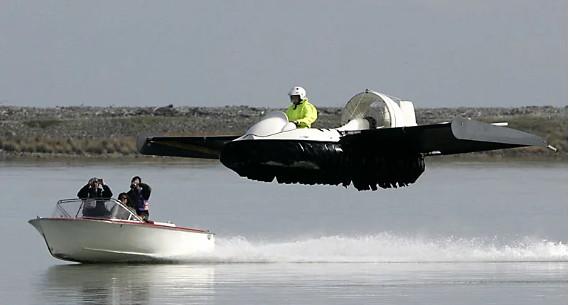 The "Hoverwing" home-made hovercraft-type vehicle on a test flight with a rescue vehicle in close proximity in New Zealand's south island (Photo: Marion van Dijk/Nelson)