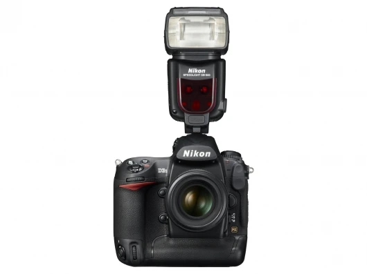 D3S with lens and flash