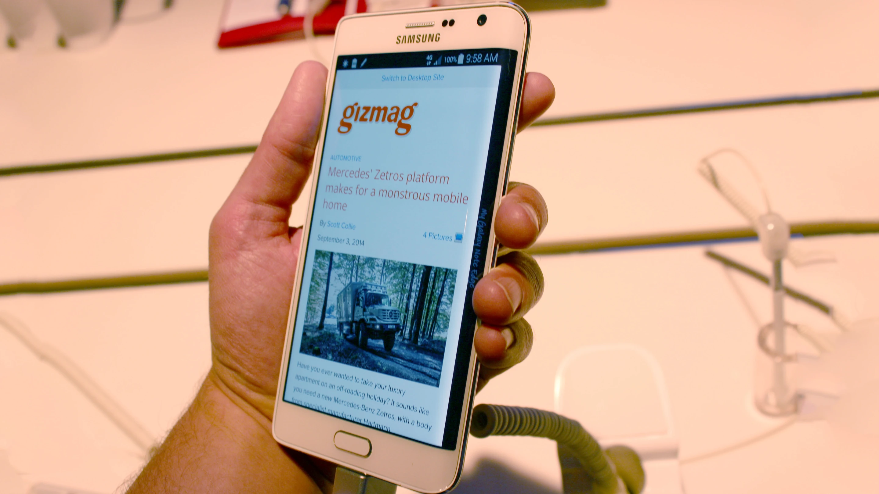 Galaxy Note Edge (Photo: Will Shanklin/Gizmag.com)