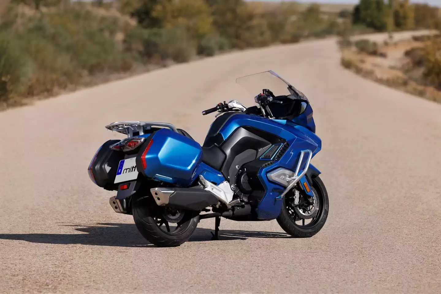 The Mitt GT-K weighs a mere 496 lb