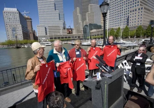 The "sun21" crew at the press conference after their arrival in New York (Beat von Scarpatetti, David Senn, Michel Thonney, Martin Vosseler, Mark Wüst, from the left)