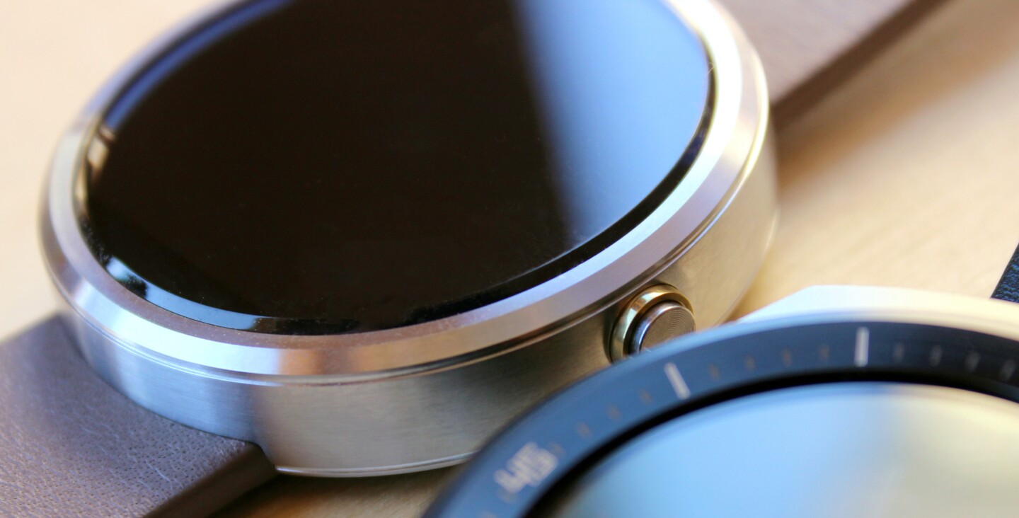 Both watches have gorgeous – and very different – designs (Photo: Will Shanklin/Gizmag.com)