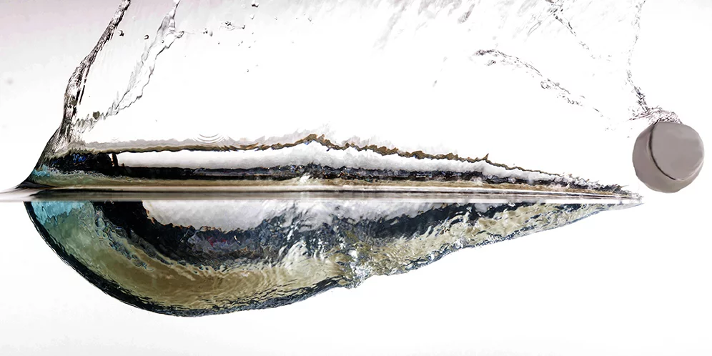 Why exactly do elastic spheres skip so much better than stones?