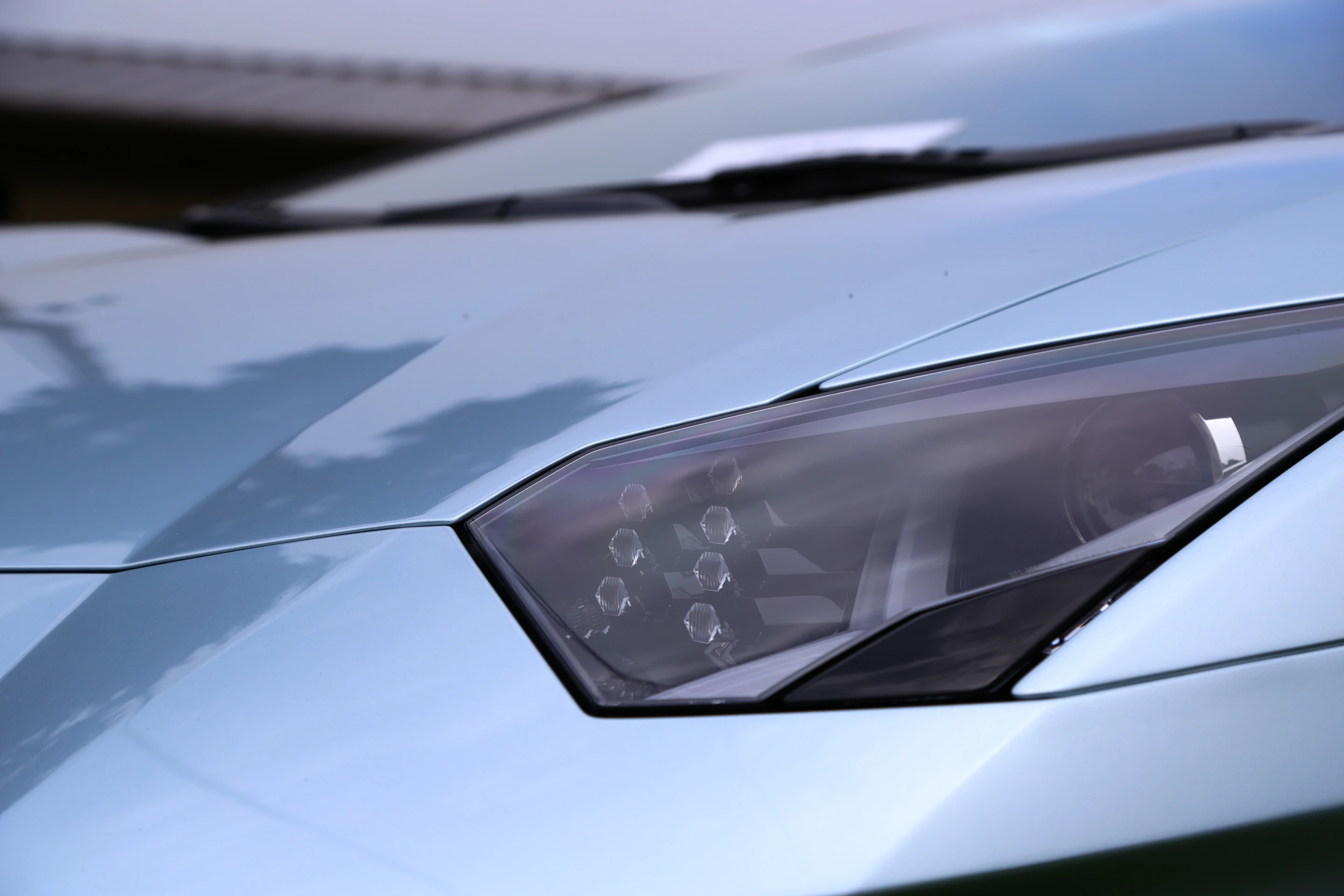 Hexagonal themes are found everywhere on the Aventador, including the LED lights and headlight covers (Photo: Angus MacKenzie/Gizmag.com)