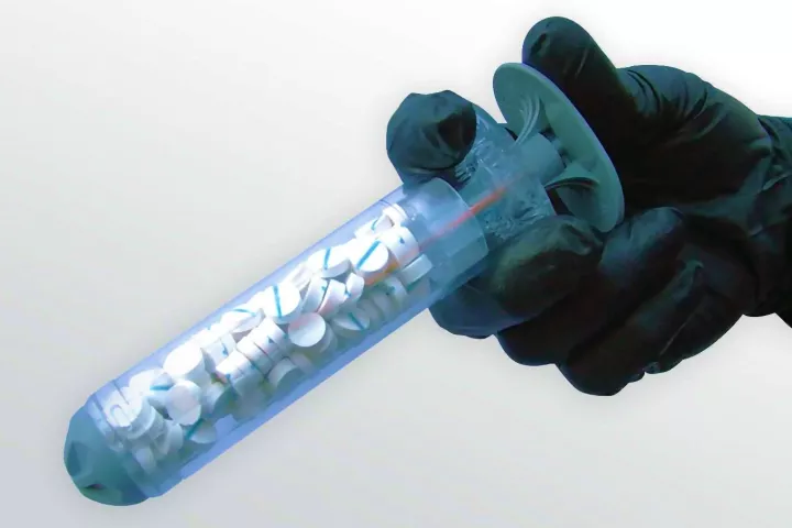 RevMedx's XStat syringe injects hemostatic sponges into deep wounds to control hemorrhage (Photo: RevMedx)