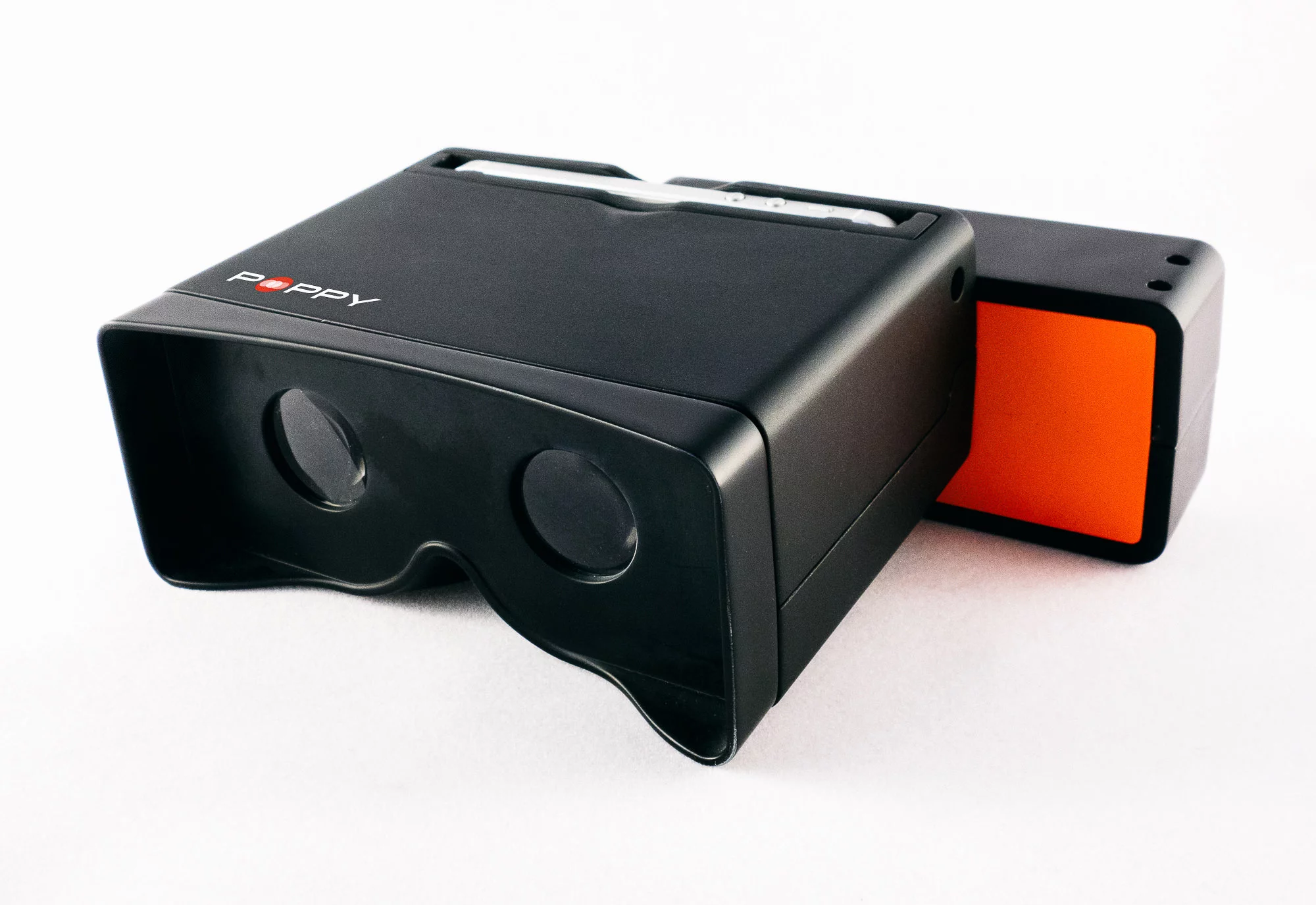 With a design modeled after an old Viewmaster, the Poppy uses an iPhone's own camera to capture and view stills and video in stereoscopic 3D