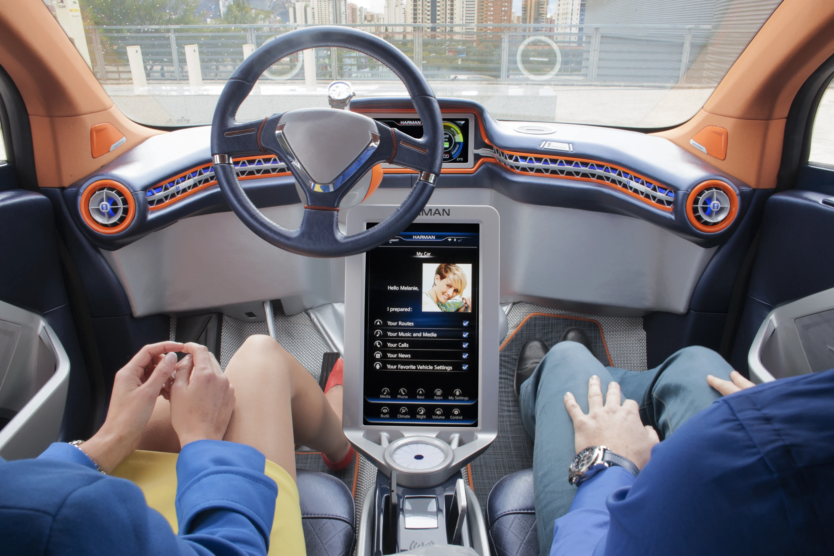 The steering wheel and its robot arm make for versatile driving