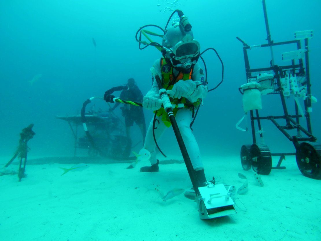 Testing the new kit on the seabed to simulate lunar gravity