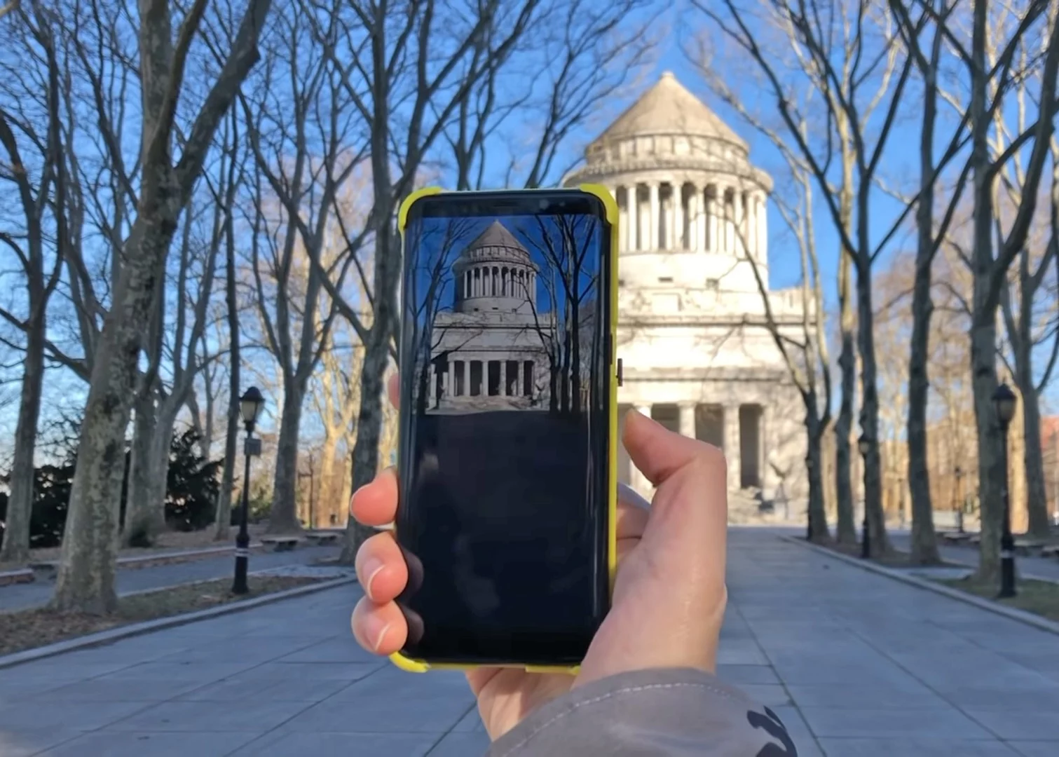 One use of the vidgets case is to add a dial for zooming in one-handed