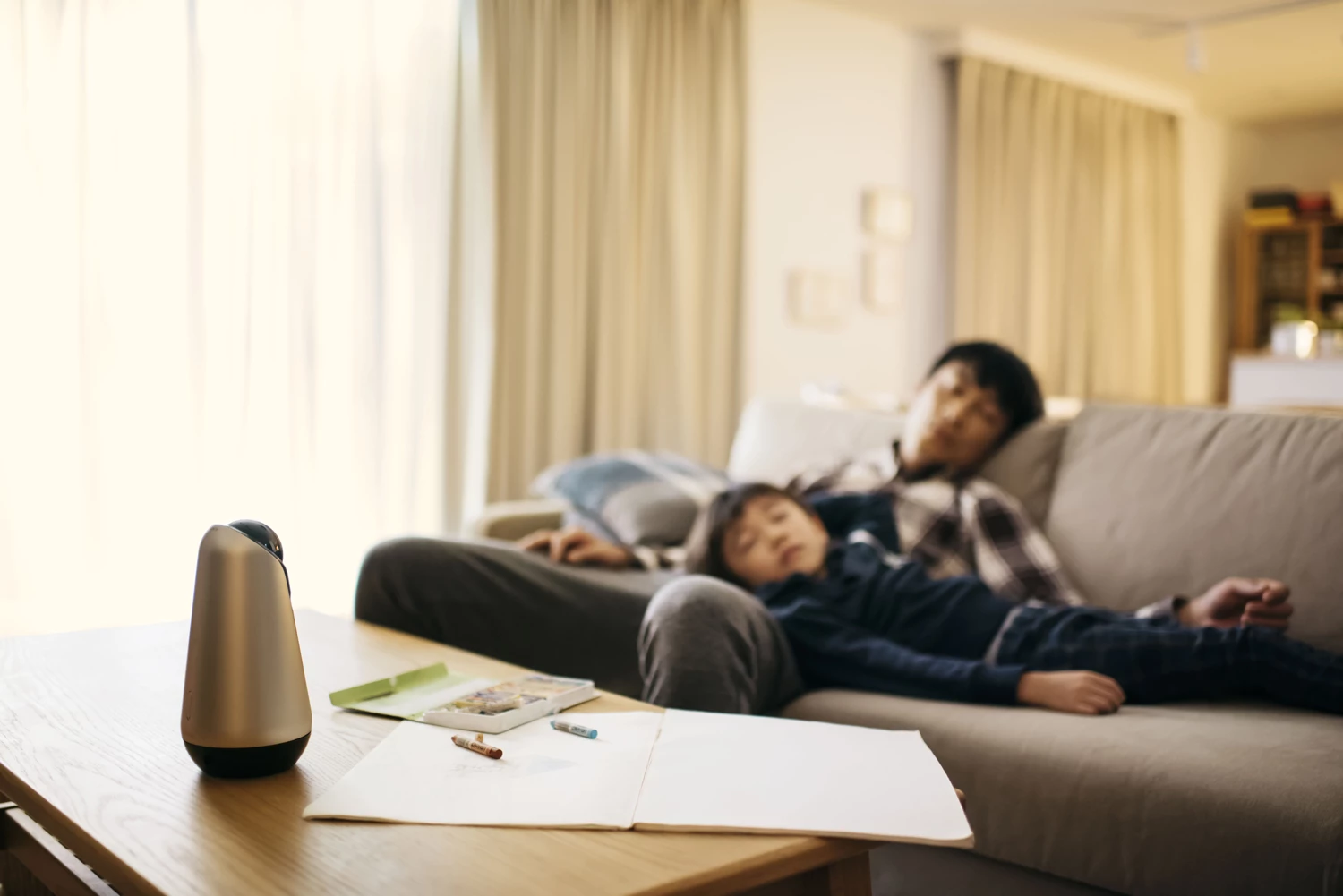 The Xperia Hello! can send remote status photos from the living room to a smartphone, for peace of mind, and the comms bot can even spin around and snap a 360° panorama