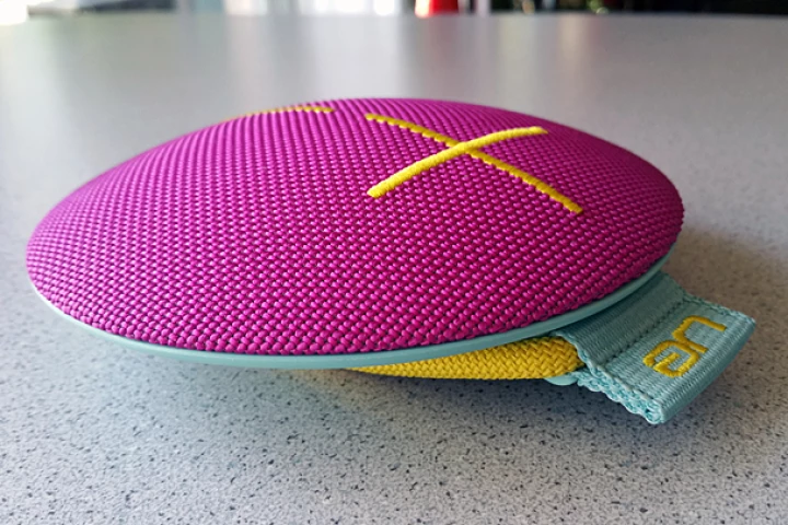 Gizmag reviews the latest Ultimate Ears Roll waterproof Bluetooth speaker