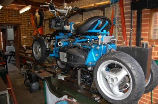 The 4MC four-wheeled motorcycle