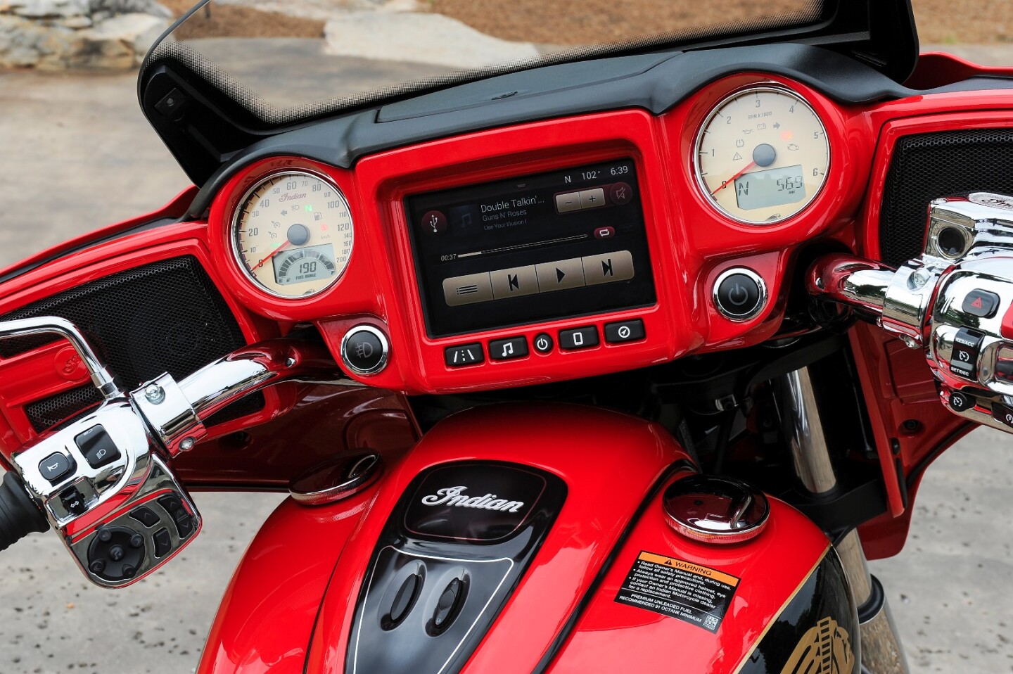 Indian adds big, sleek infotainment system for 2017 Chieftan and Roadmaster