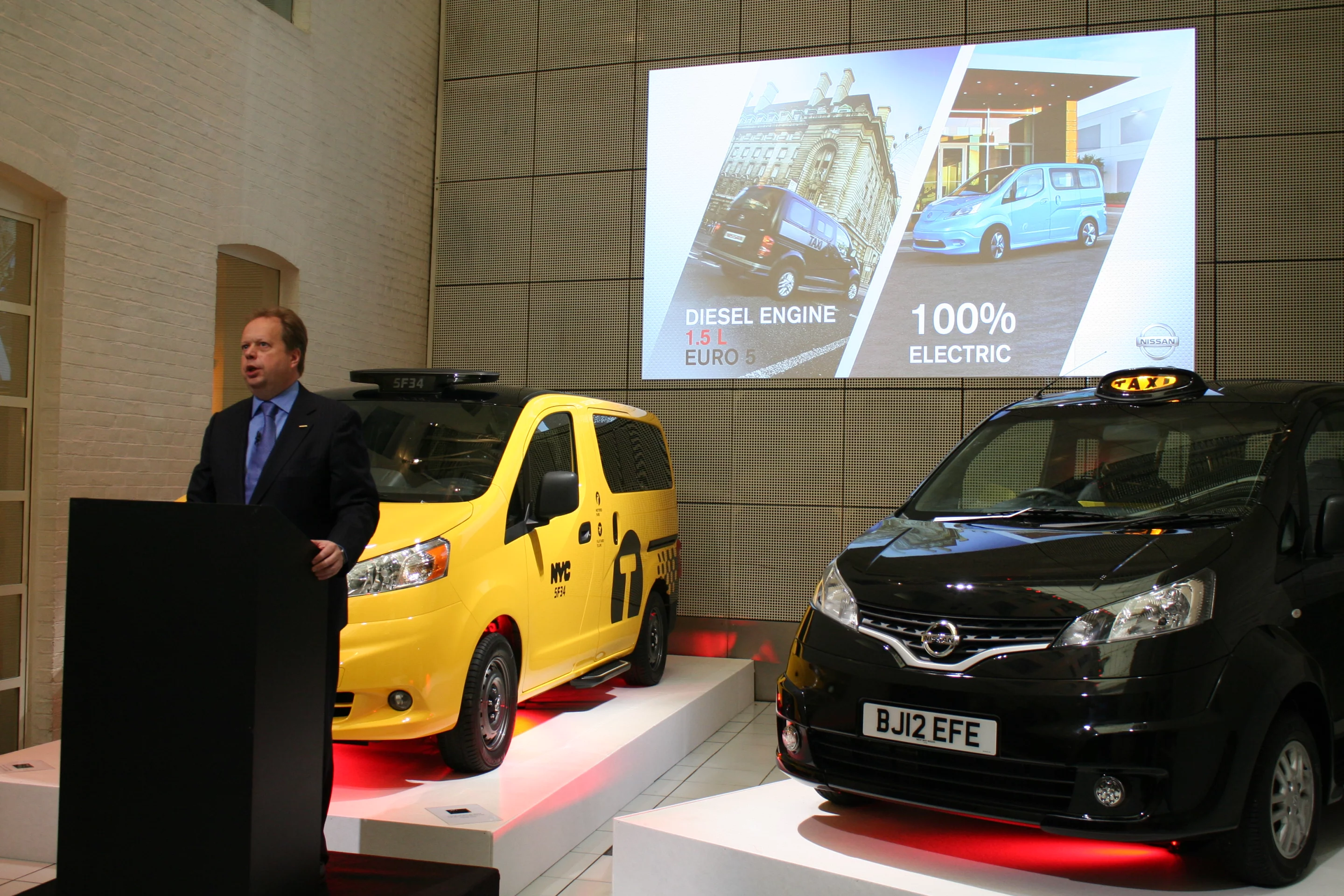 Executive Vice President Andy Palmer took to the podium to extoll the virtues of the NV200 (Photo: Gizmag)