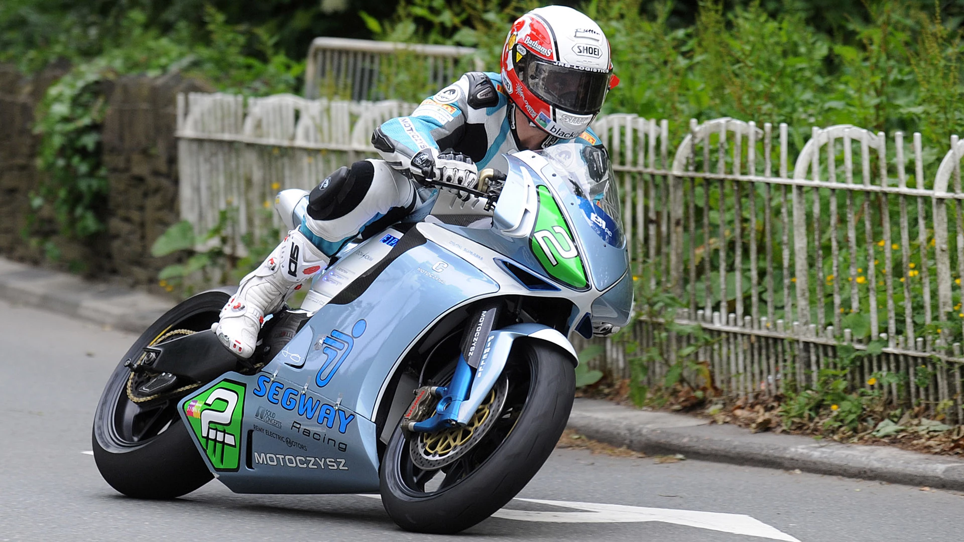Michael Rutter at Braddon Bridge during the 2011 Isle of Man TT Zero race