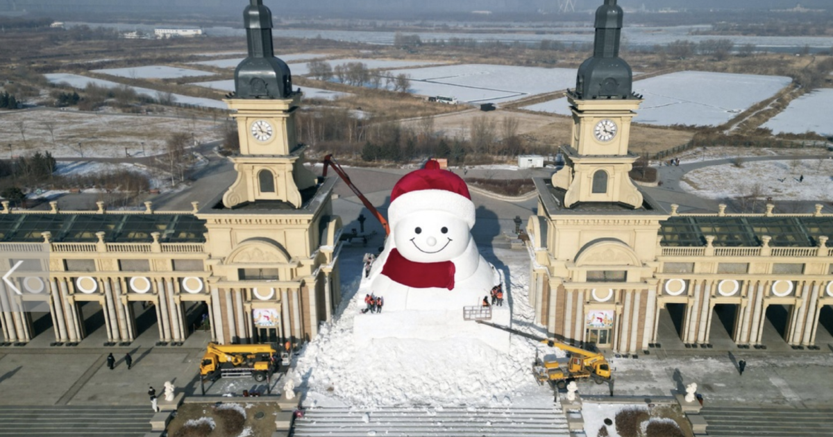 Watch: World’s biggest snowman dwarfs city in northeastern China Watch: World’s biggest snowman dwarfs city in northeastern China
