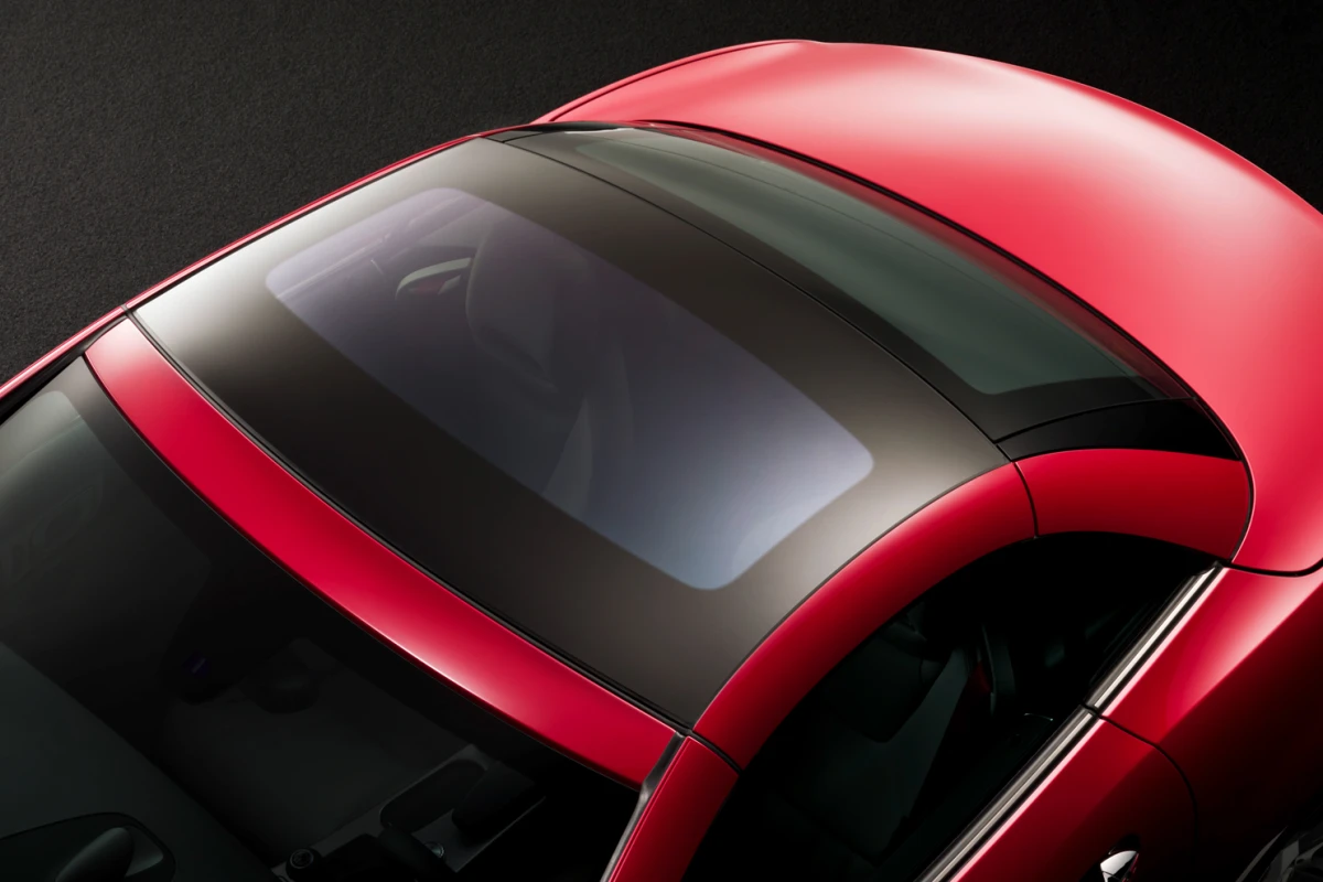 The panoramic vario-roof with MAGIC SKY CONTROL in transparent mode
