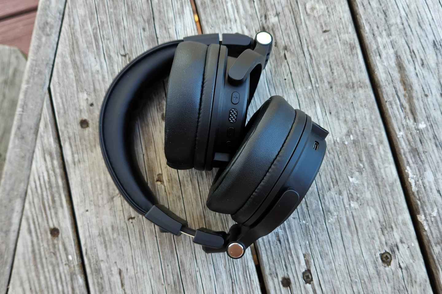 As big as they are, they fold up pretty small – the headphones come with a soft bag for storage, too
