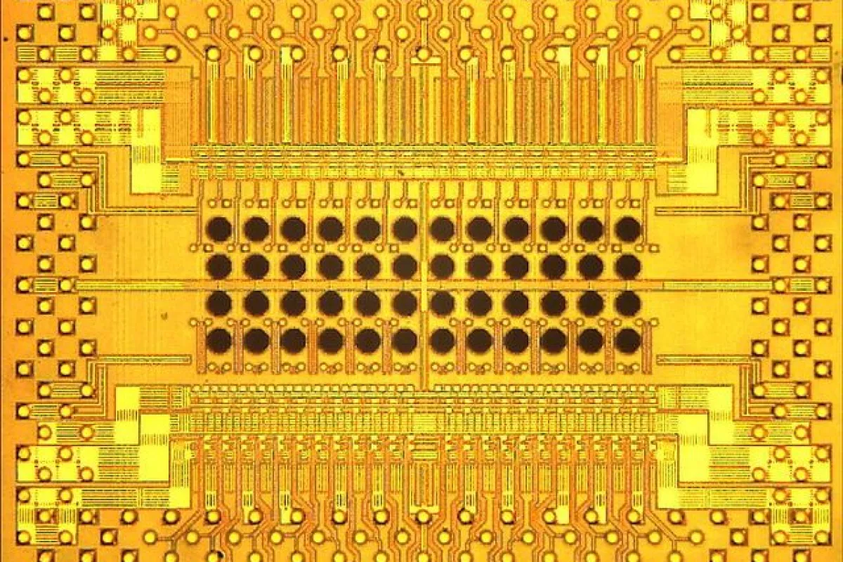 IBM's prototype 5.2 x 5 .8 mm Holey Optochip