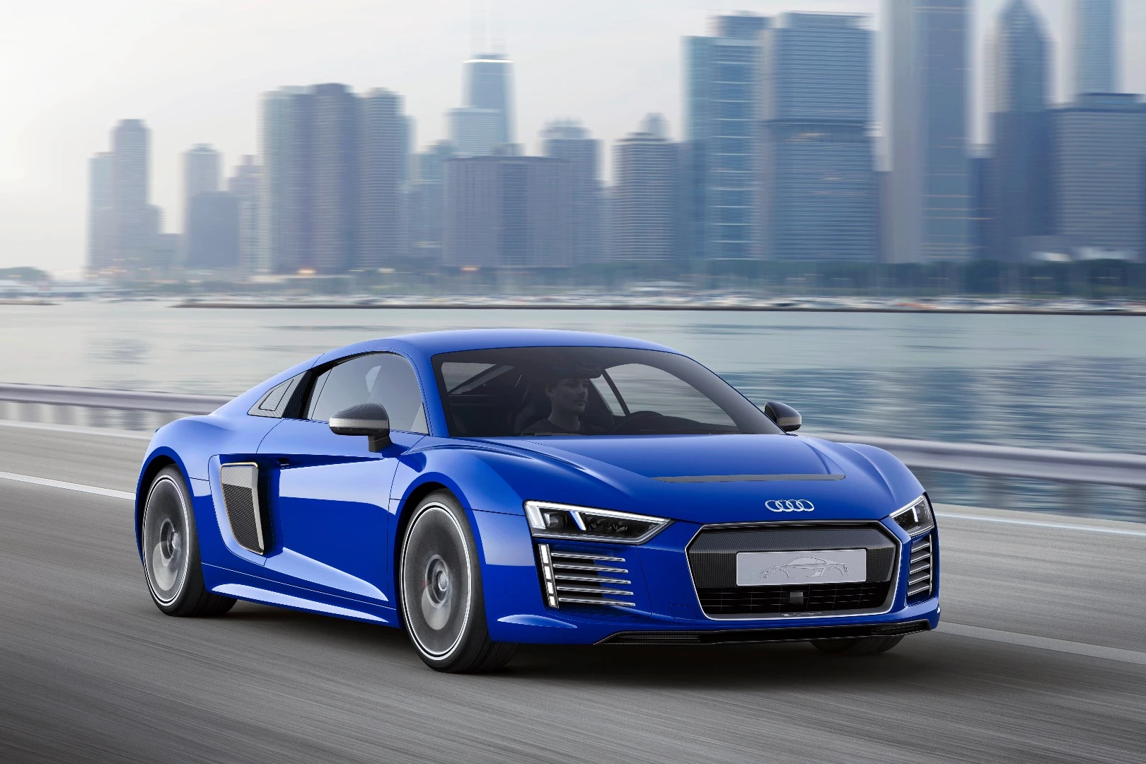R8 e-tron piloted concept