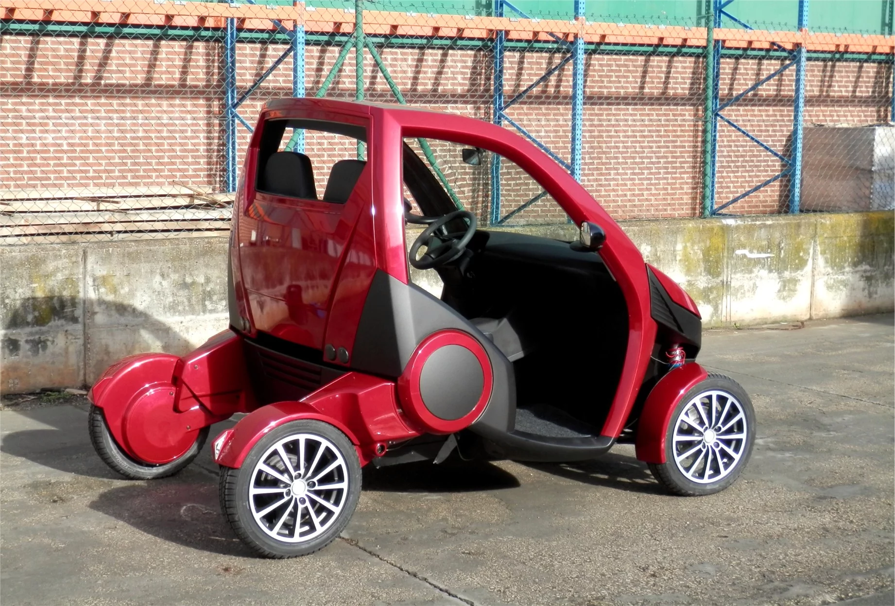 Wheels out increases vehicle length to 2.3 meters (7.5 ft)