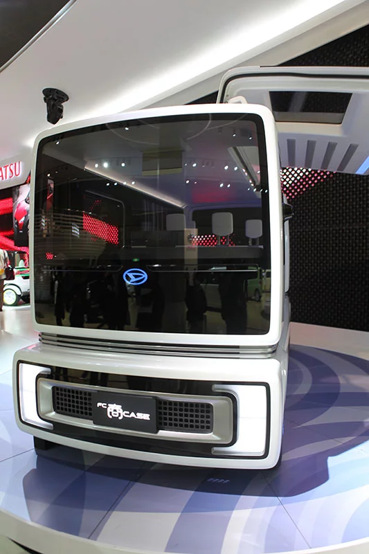 Daihatsu "shoCase" hybrid concept vehicle