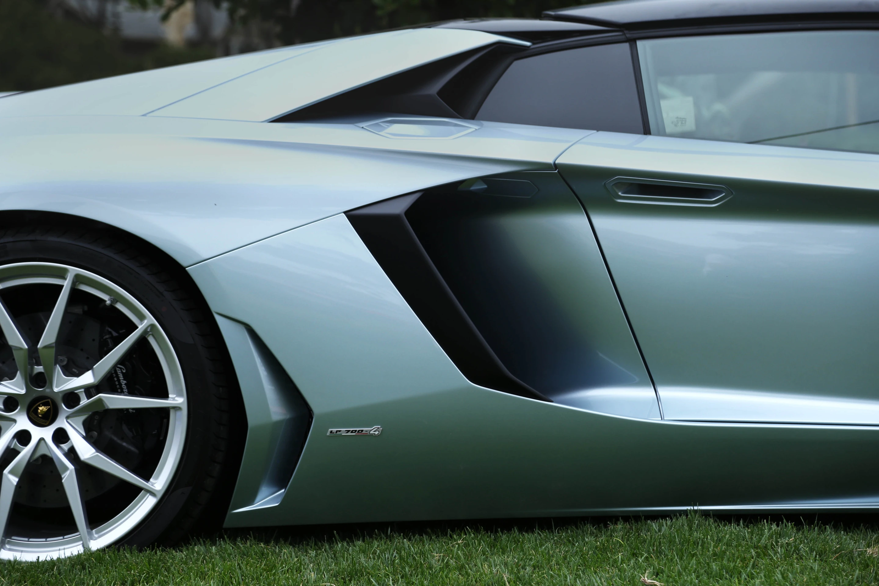 Anyone who has ever been strapped in to an F-35 Attack Fighter will appreciate the Aventador (Photo: Angus MacKenzie/Gizmag.com)