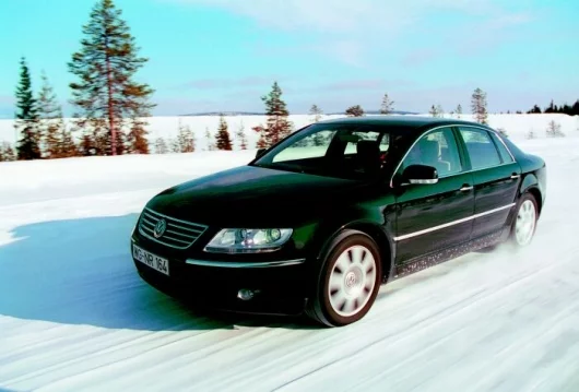 Another view of theW12 powered Phaetonundergoing endurancetesting prior to its releasein March.