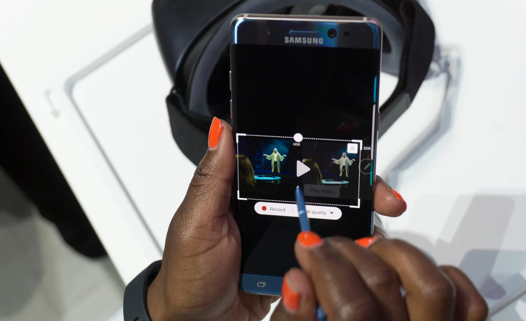 Creating a GIF animation, by dropping a Smart Select box around a video