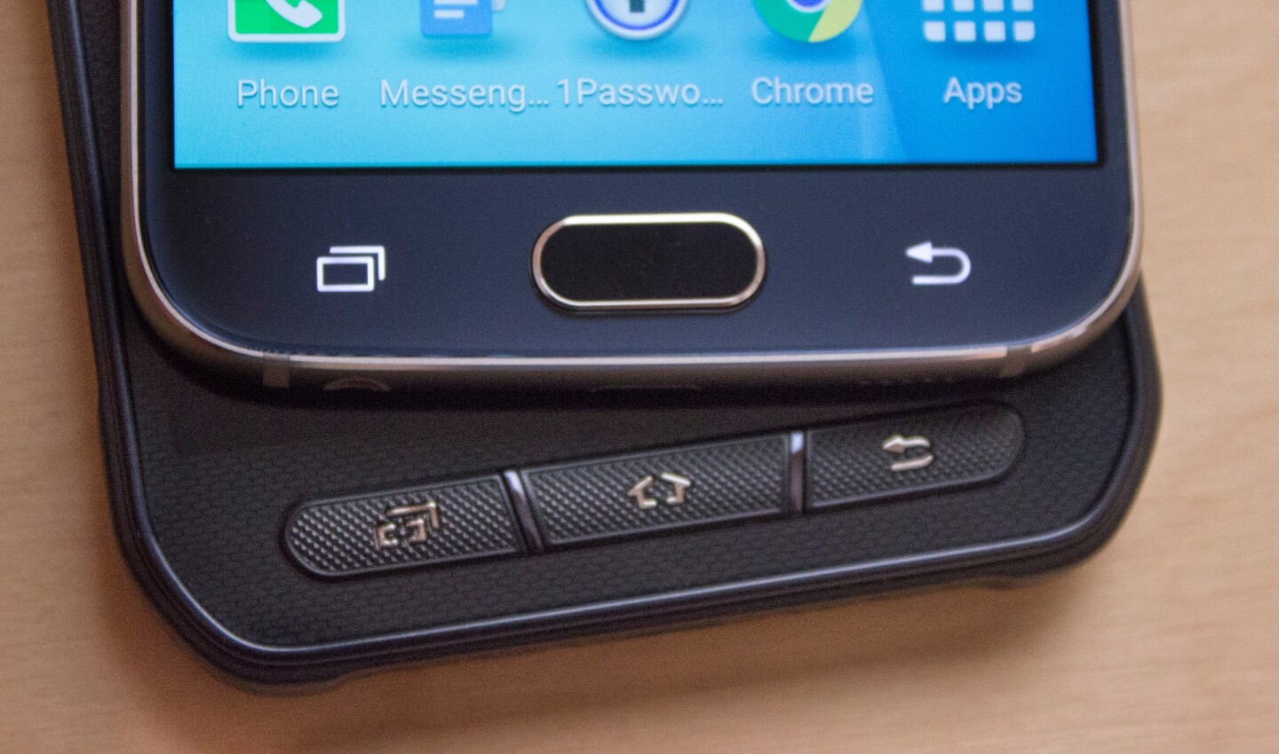 The regular GS6 (top) has a fingerprint sensor home button and two capacitive keys; the Active has three physical buttons with no fingerprint sensor
