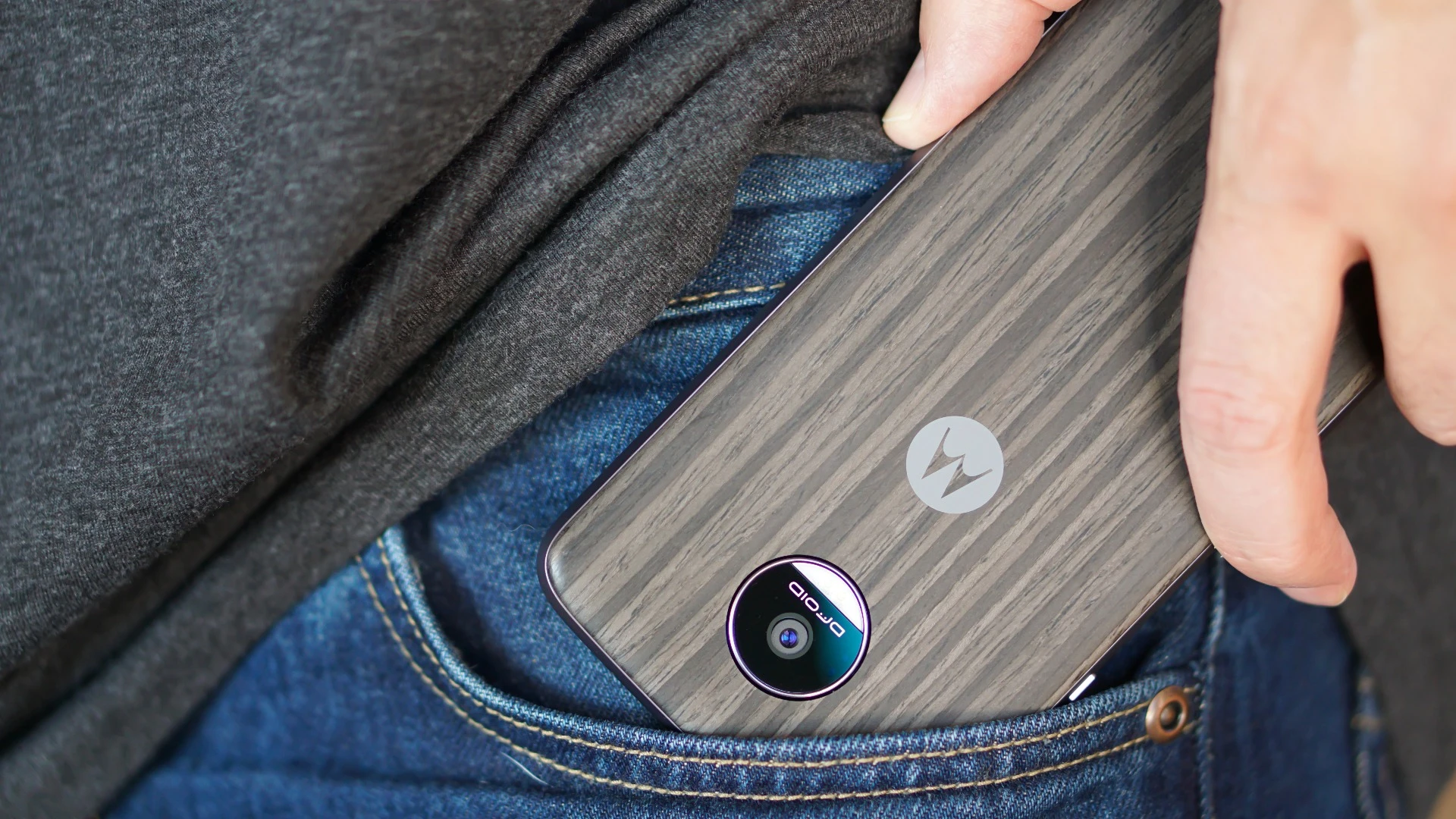 We review the modular Moto Z Droid and Moto Z Force Droid, modular smartphones that are just as high-quality and innovative as they are bold