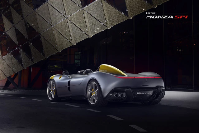 Reportedly the most powerful engine ever built in the Maranello factory, the Ferrari Monza SP1/SP2's V12 has a maximum power output of 603 kW (810 cv) at 8,500 rpm, and produces 719 Nm of torque at 7,000 rpm
