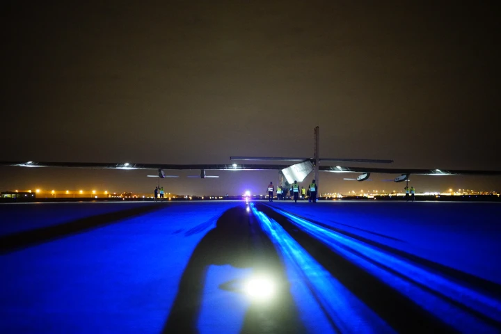 Solar Impulse 2 taking off from Tulsa airport