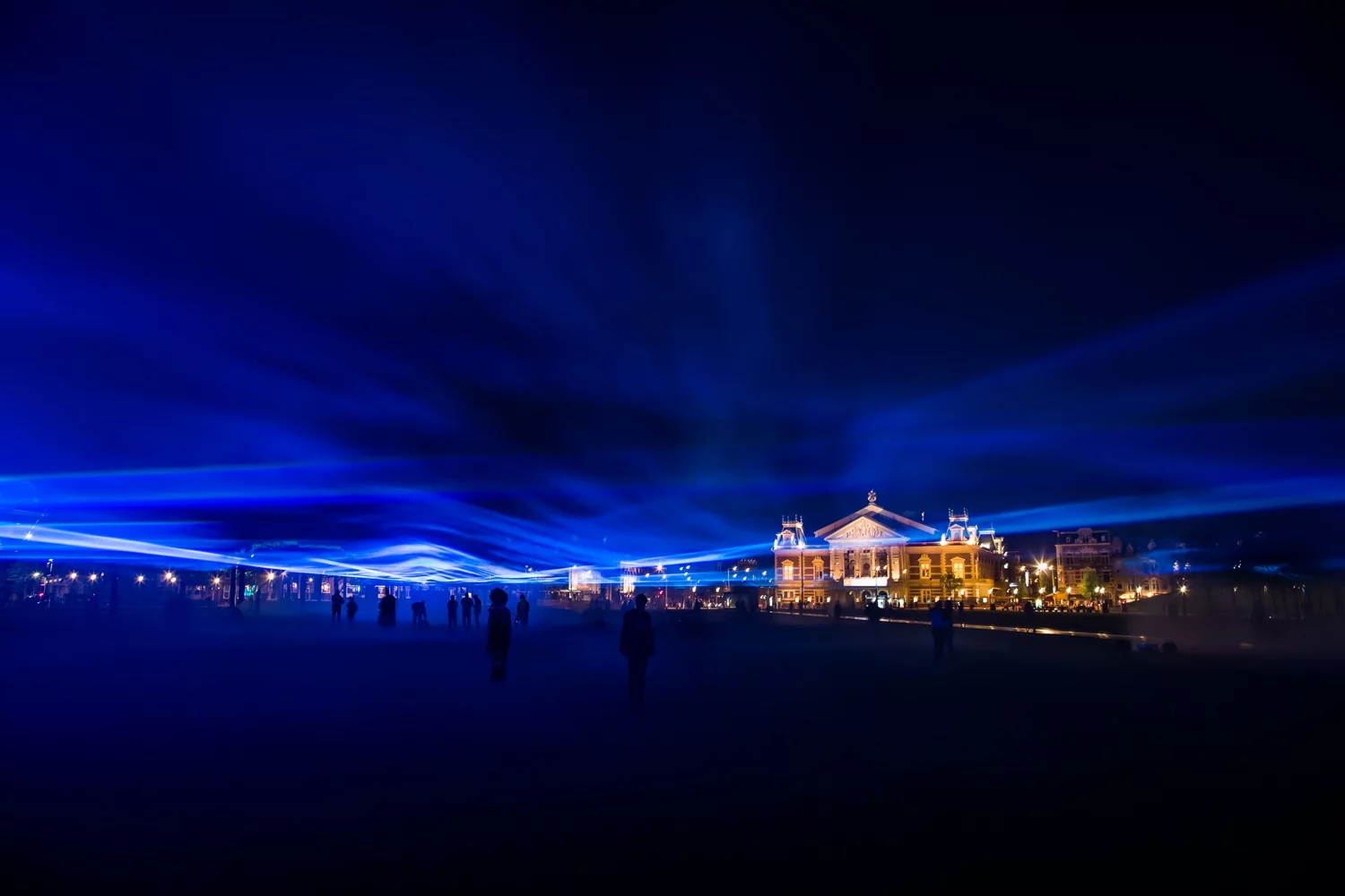 Waterlicht creates water-like waves than change with the wind