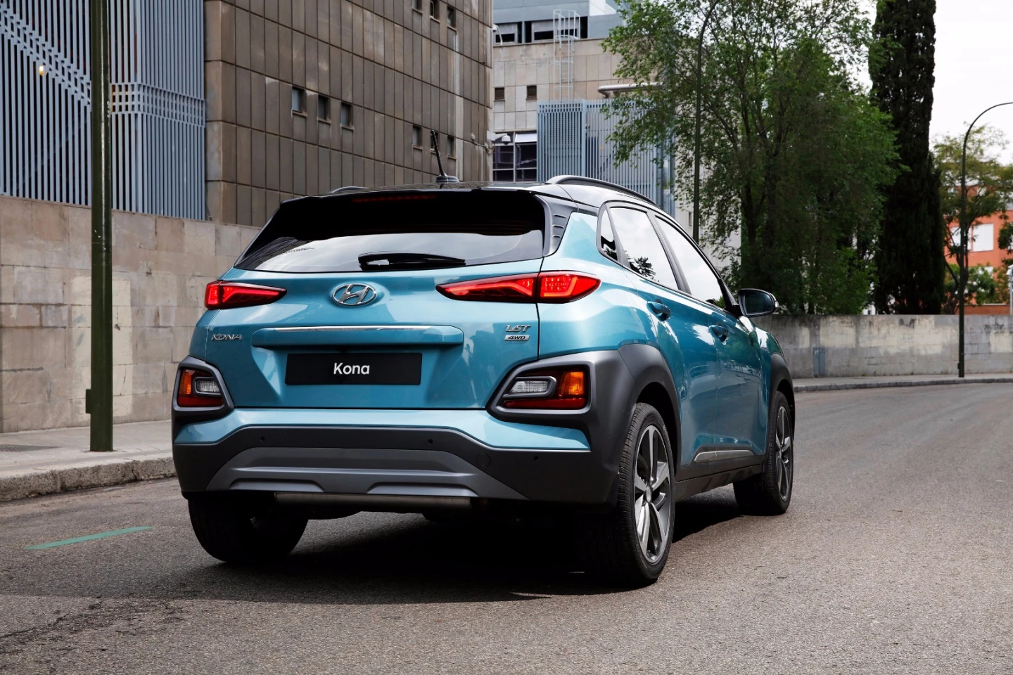 The Kona looks strong and planted from the rear