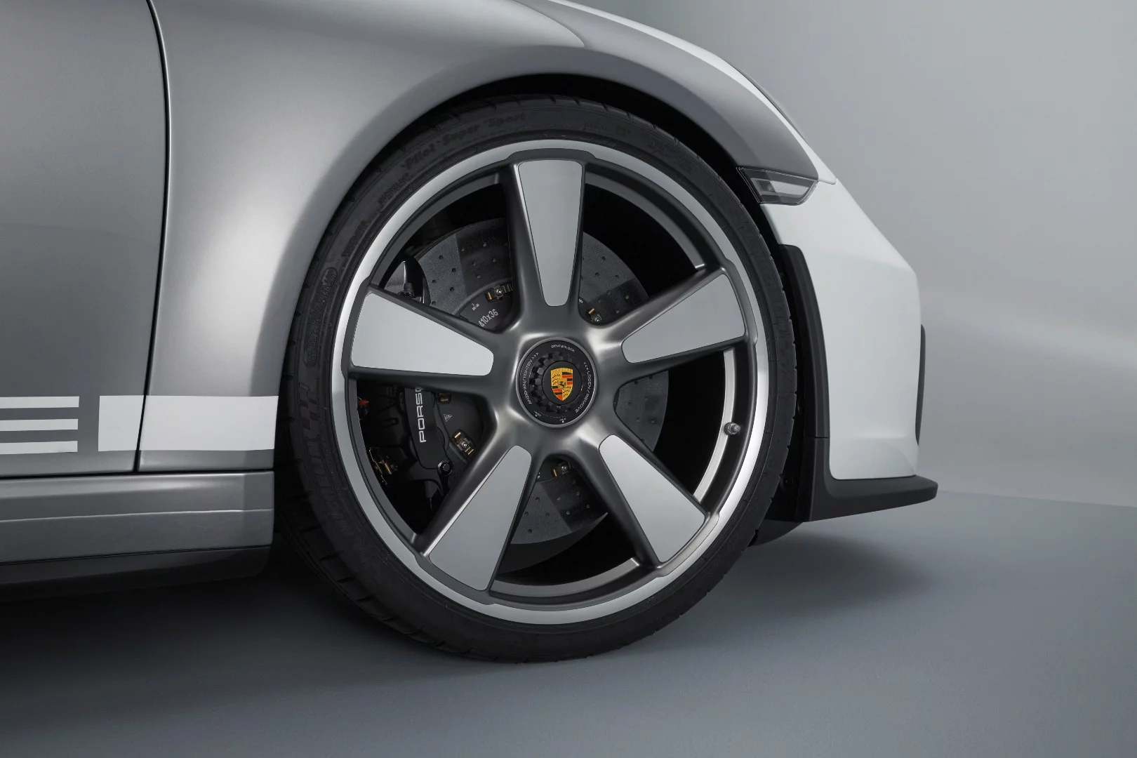 Porsche 911 Speedster Concept: 21-inch Fuschs-design rims
