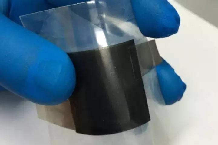 This flexible graphene supercapacitor design can store 10 times more energy than comparable existing technology