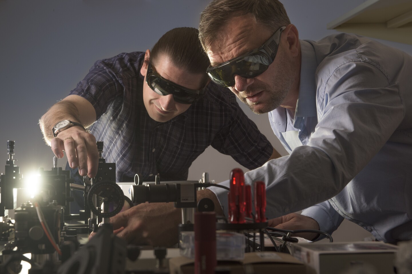 Professor Andrey Miroshnichenko (left) and Dr Vladlen Shvedov (right) in the lab