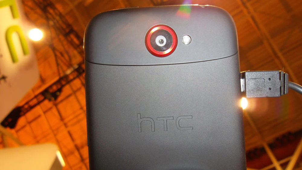 HTC One S has a matte black finish due to a microarc oxidation process it undergoes (Photo: Enid Burns / Gizmag)