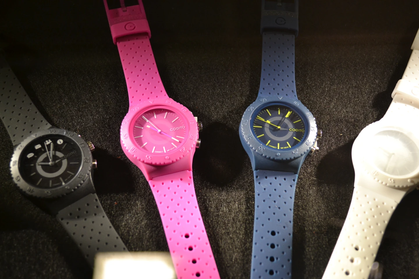 LED icons on the watch face light up when the user gets an incoming call, receives an email or gets a message on supported Social Media sites