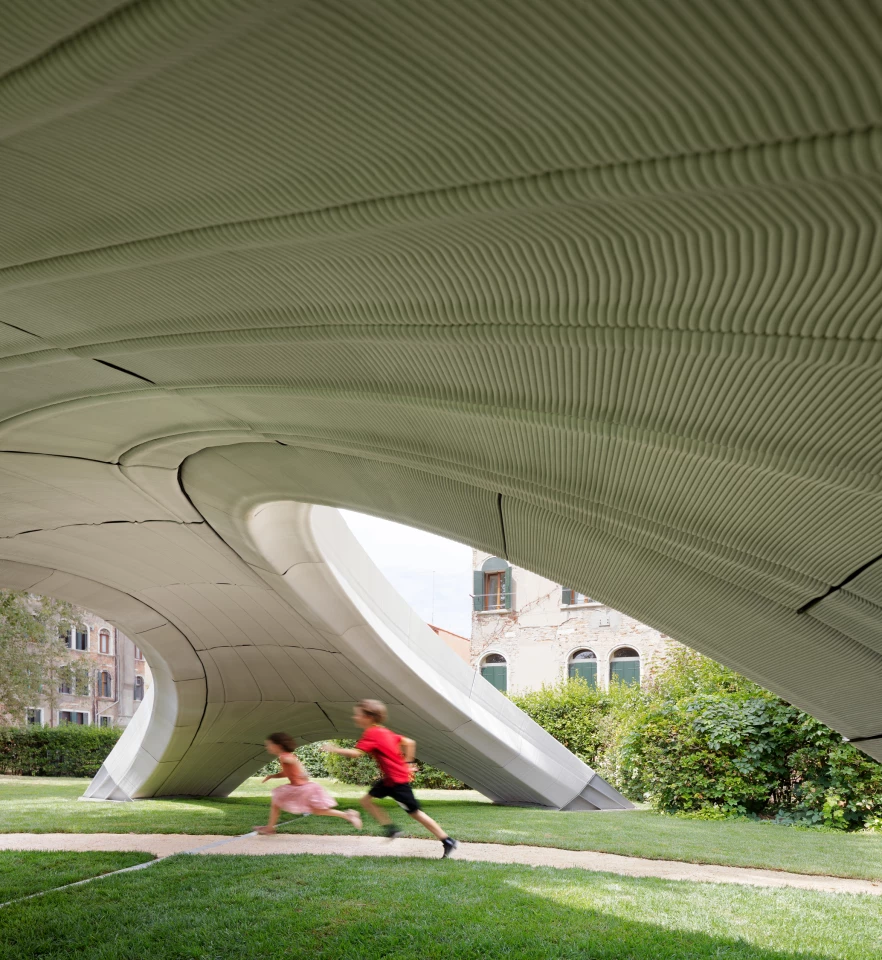 The bridge "revives ancestral techniques of the past"