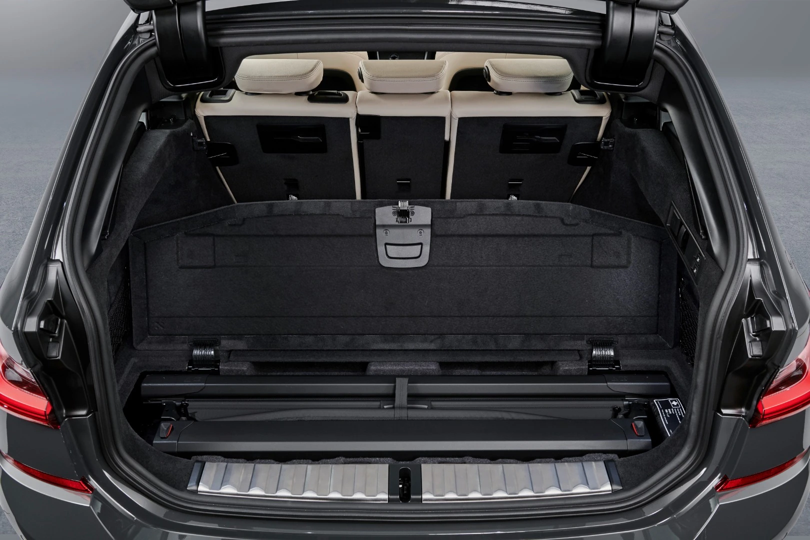 Underfloor storage for the cargo cover and other items is standard in the 3 Series Touring
