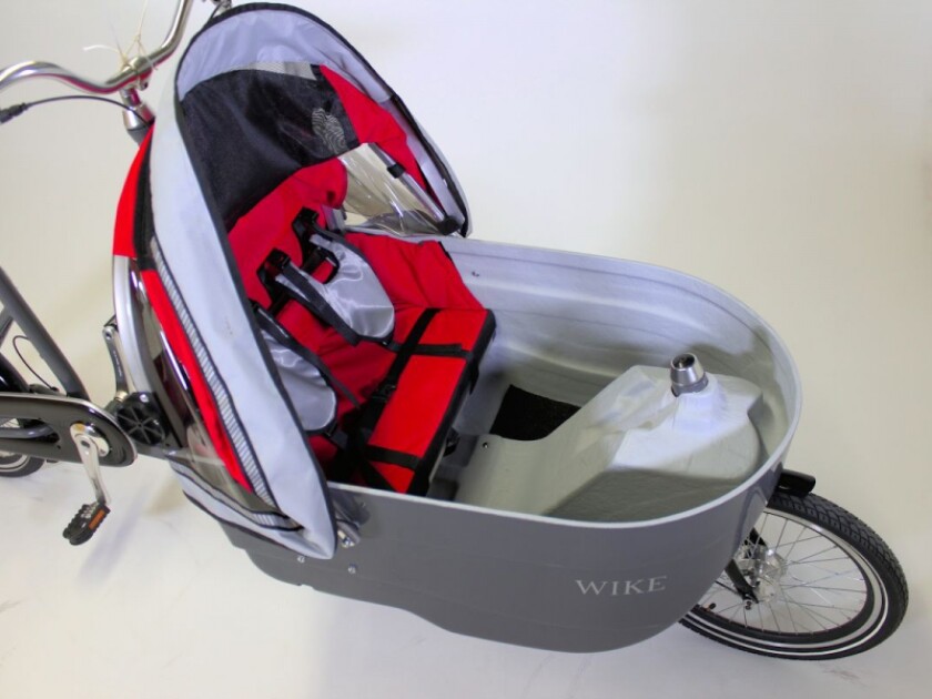 Just like other folding bikes that use an "N-folding" mechanism, the Salamander's rear end can be pulled up and in alongside the front