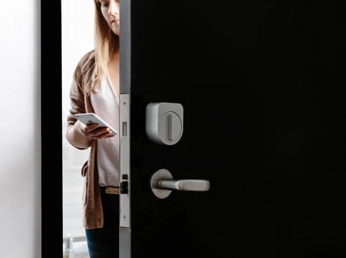 Further to enabling users to unlock their doors with a paired smartphone app, Sesame responds to customized knocks
